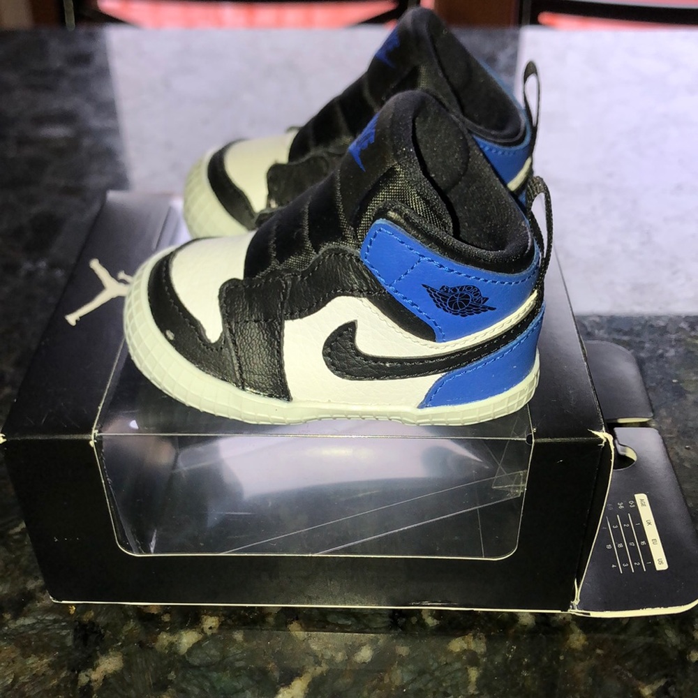 Jordan 1 crib bootie
